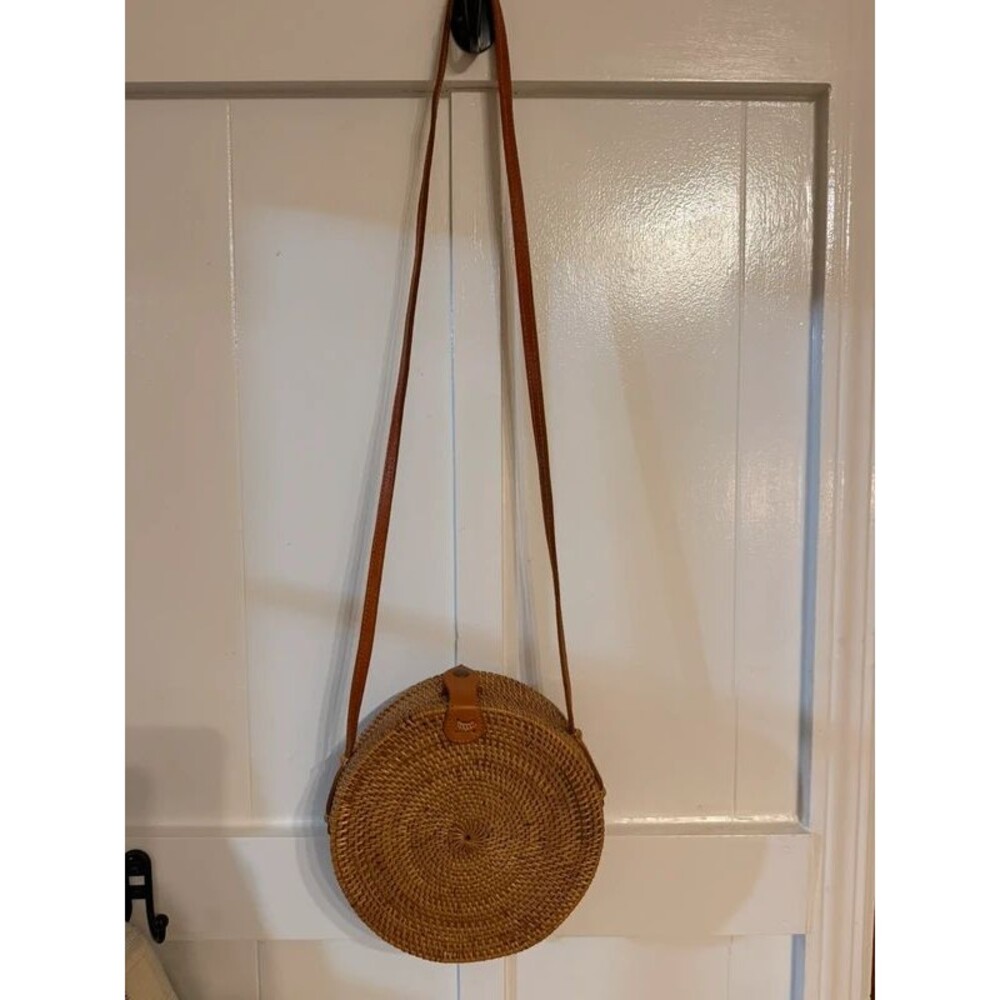 Round Woven Rattan Crossbody Bag – Tan